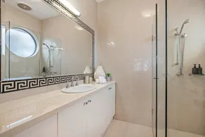 Absolute Beachfront - Luxury Accommodation in Rosebud - Image 3