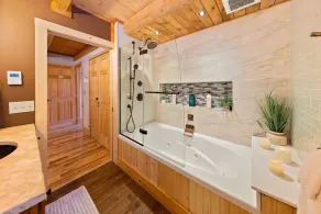 Luxury meets Rustic- Beautiful Lodge 1.9 miles from Whiteface-EV charger - Image 5