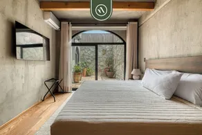 Luxury 3 BR House in Downtown - AC - Peaceful - Image 5