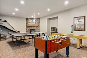Spacious Eden Retreat – Modern Comfort, Scenic Views & Room for 11 - Image 4