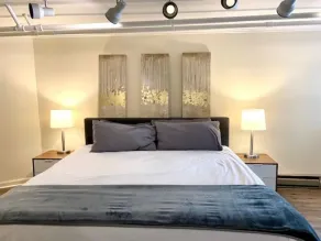 Walk to Wrigley/ Boystown -Chicago 3BR/2Ba Duplex-paid parking available! - Image 4