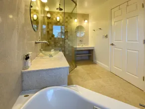 Spacious Comfy Renovated 4 BR 3 bath, quiet location, convenient to 101/280 - Image 4