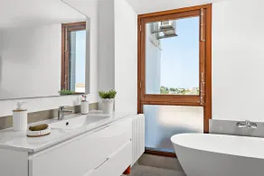 HUS på 250 m2 moderne design, kun 600 m. fra Binibeca Beach. - Image 3