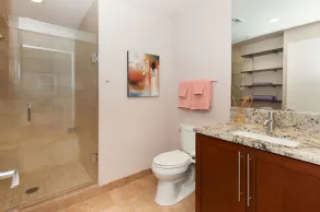 Luxury furnished 2B/2BA, stunning views, premier Little Italy boutique high rise - Image 5