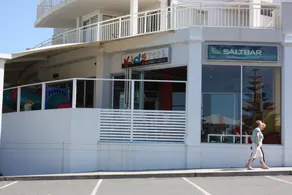 Modern 1-Bedroom Apartment & direct access to the lagoon - Image 2