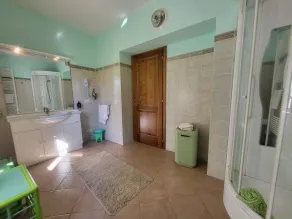 Bella casa con vista mozzafiato, ampio giardino e piscina privata - Image 4