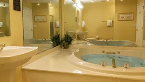LAST MINUTE RATE 2 bdr, 2 baths, golf, spa, water park in VA, Sept26-Oct3 2026. - Image 3