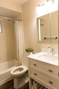 Specious Quiet 3b2b single family home with fish pond and Netflix more - Image 3