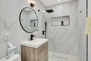 Luxury Business Travels Pet Friendly H/S Wifi Newly renovated close to shopping - Image 4