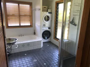 RIVERPEARL - Waterfront modern private house in Iluka. \nViews\nGarages huge yard - Image 3