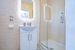 Eyre View Suites - Studio #2 - Sleeps 2 - Image 4