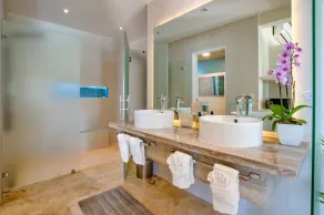 Luxury Oceanfront Villa fully staffed 12 bdrms/bthrms - Image 4