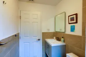Suarez Art Stay 3BR Miami, Free Parking, Sleeps 7 - Image 4