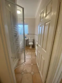 Large Cozy independent Double Bedroom Apartment - Central - Image 2
