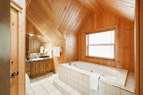 ChaletsOais Luxuriöses Blockhaus am See mit 5 Schlafzimmern, eigenem Whirlpool und Sauna - Image 5