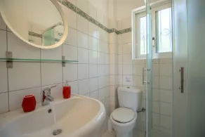 Jumeaux élégantes maisonnettes avec piscine! - Image 2