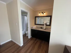 Modern & Comfortable Southern Charmer - Image 4