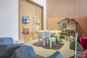 Stunning 6-Person Apartment with Balcony - Image 2
