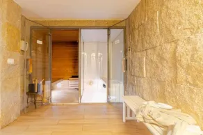 Villa con piscina all'aperto riscaldata al coperto, sauna secca e umida, biliardo - Image 3