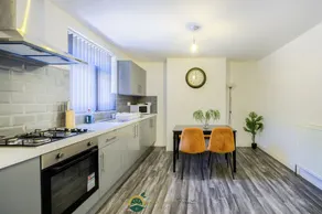 52NRC Unli Wi-fi |3 Bedroom House |Mins to Ricoh Arena - Image 5