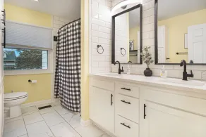 Modern 4BR Near Downtown, Chef Kitchen, Fenced Yard, EV Charger, W/D - Image 3