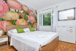 Spacious vacation home in Tucepi, private pool, terrace, sea view, barbecue, WiFi - Image 4