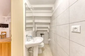 Monolocale 'Noemi' con terrazza condivisa e aria condizionata - Image 3