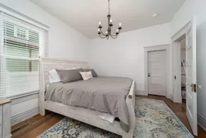 Relax at this charming, cozy DT hideaway - Pet friendly - Image 4