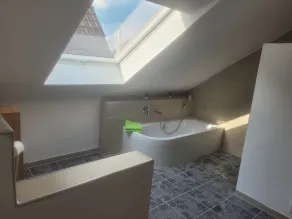 Vacation in lavishly renovated top floor apartment - Image 3