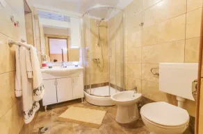 Helt privat ejendom - pool, have, legeplads, enge og skove - Image 3
