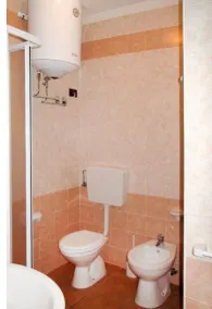 Nice apartment in villa for 5 guests with A/C, WIFI, pool, TV and terrace - Image 3