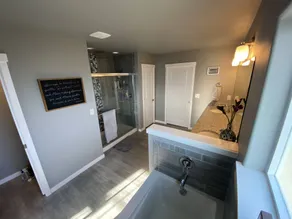Beautiful 3 bed+den, 3bath huge home on the Spokane River and Centennial Trail - Image 4