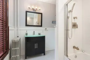 Grand Renovated Victorian - Great Location Just Blocks from Beach and Downtown - Image 5