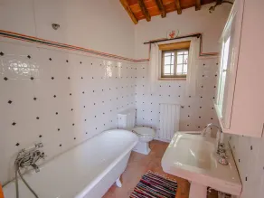 Villa in Tuscany with private pool and Wi-fi above historic Buti, near Pisa - Image 2