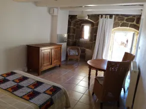 Studio with breathtaking views, nearby hiking and swimming trails - Image 4