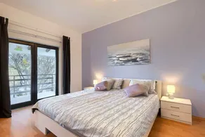 Holiday apartment with terrace and garden - Image 3