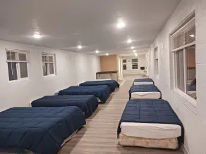 family reunion HQ. 8 beds 2 bathrooms and a hot tub! - Image 3