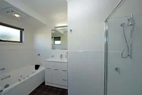 Cottage on Chapman, beautiful Bay Views - Image 2