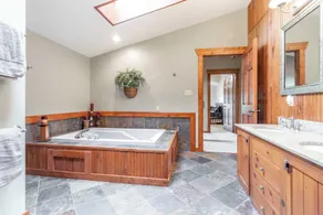 LAKEFRONT HOME ON CASTLE ROCK LAKE WITH PRIVATE PIER - PET FRIENDLY - Image 2