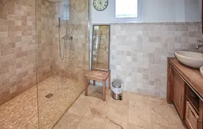 Luxurious Home In Puget - Image 4