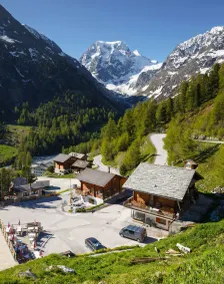 Facing the mountains - Image 4