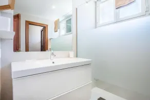 Beautiful beachfront private villa with swimming pool in Cala d'Or - Image 5