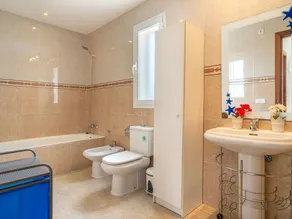Skøn privat feriebolig for 12 personer med privat pool, WIFI, klimaanlæg, TV og terrasse - Image 3