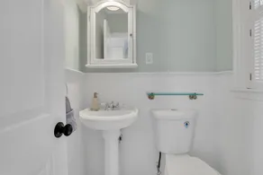 Charming New England Home in West Hartford Center - Image 2