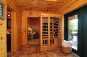 Berghaus mit Blick auf den See, Whirlpool, Sauna, privater Seezugang - Image 2