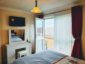 19 Waterside Park - Image 5