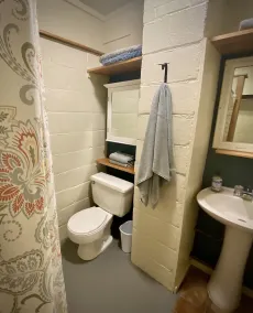 Entire Guest House - Image 3