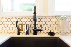 Luxury Elmwood–Rockridge Flat w/ Hot Tub - Image 5
