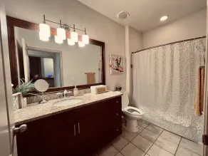 Elegant Apt w/ Free Parking Ideal For Long Stays! - Image 4