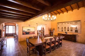Spacious House with Tennis Court, Pool and Wi-Fi - Image 4